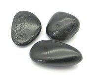 Zwarte Toermalijn knuffelsteen 5-10 gram (klein)