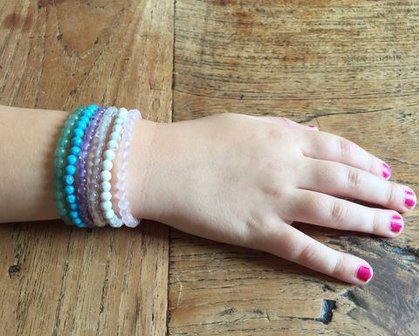 edelstenen kinderarmbandjes