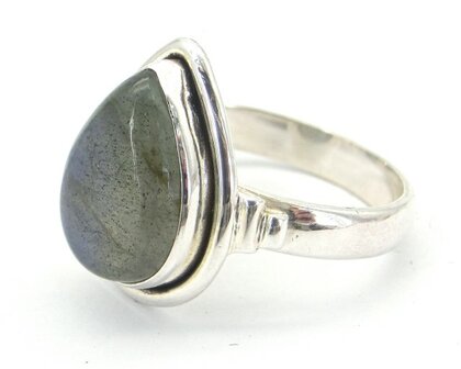Labradoriet ring in 925 zilver (maat 18)