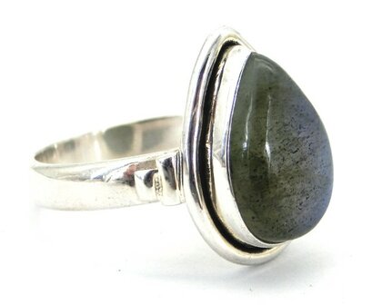 Labradoriet ring in 925 zilver (maat 18)