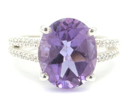 Amethist ring in 925 zilver met topaas steentjes (maat 18)