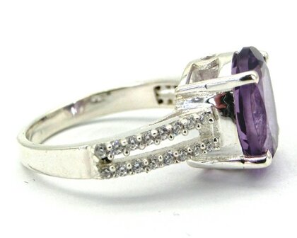 Amethist ring in 925 zilver met topaas steentjes (maat 18)