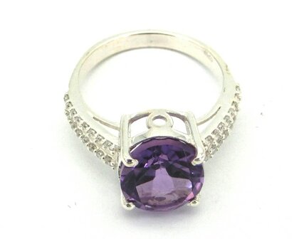 Amethist ring in 925 zilver met topaas steentjes (maat 18)
