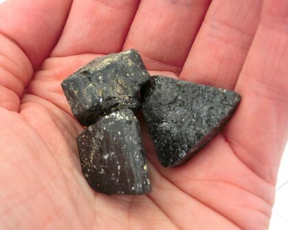 Ruwe zwarte Toermalijn mini (5-10 gram)