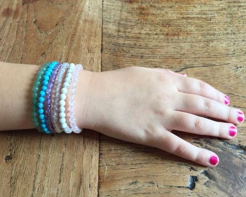 edelstenen kinderarmbandjes