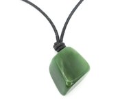 Jade hanger aan koord Jade hanger aan koord