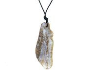 Ruwe Chalcedoon hanger aan koord Ruwe Chalcedoon hanger aan koord