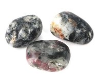 Eudialiet knuffelsteen 15 - 20 gram Eudialiet knuffelsteen 15 - 20 gram