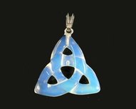 Hanger Triquetra Opaliet Hanger Triquetra Opaliet